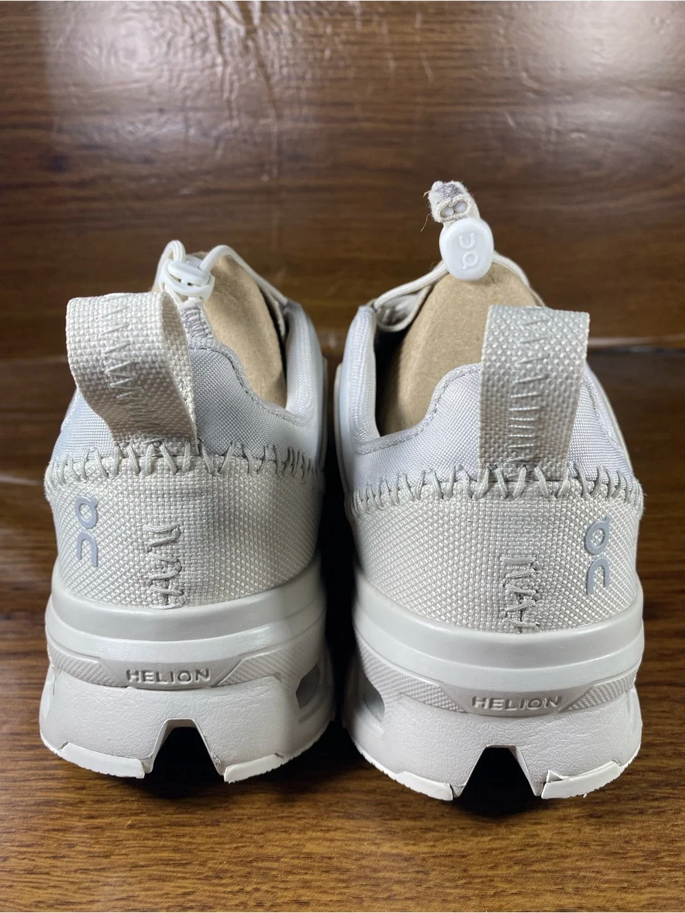 ON Cloud Women's Cloudaway 2 in Sand/Ice size 8 - Picture 3 of 9